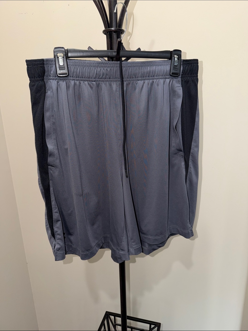 Under Armour Men's Athletic Shorts in Gray with Black Panels